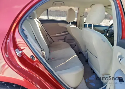 2013 Toyota Corolla Base z USA, uszkodzony, nr VIN 2T1BU4EE2DC993909